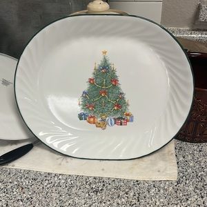 Vintage Corelle by Corning Christmas 🎄 pattern Platter. EUC!!